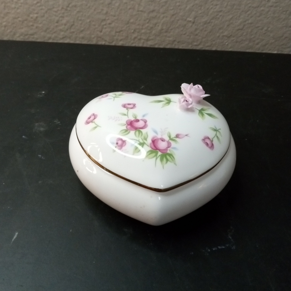 EXQUISITE Towle Bone China 4" Heart Shaped Trinket Holder
